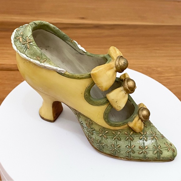 Miniature Ceramic Heels Shoe Figurine - Picture 4 of 10